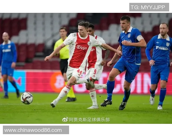 阿贾克斯轻取胜利，4-0完胜阿尔·让斯塔科拉