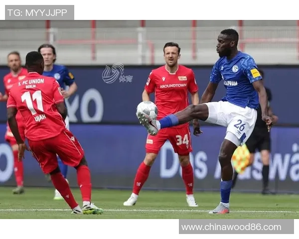 沙尔克04客场战平科隆，德甲激战无果收场